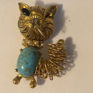Charming Gold Tone and  faux Turquoise Cat Brooch